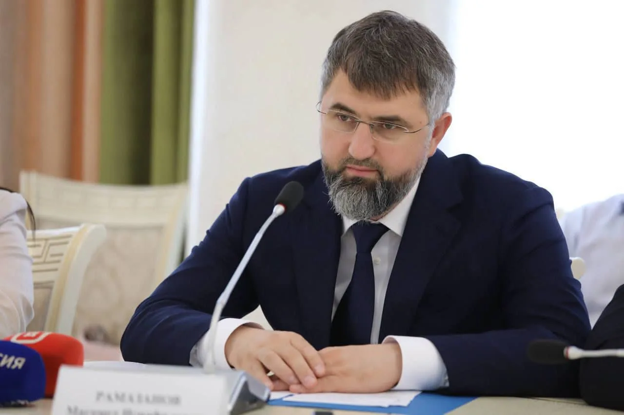 Глава кабмина РД Магомед Рамазанов поздравил дагестанцев с Днём знаний