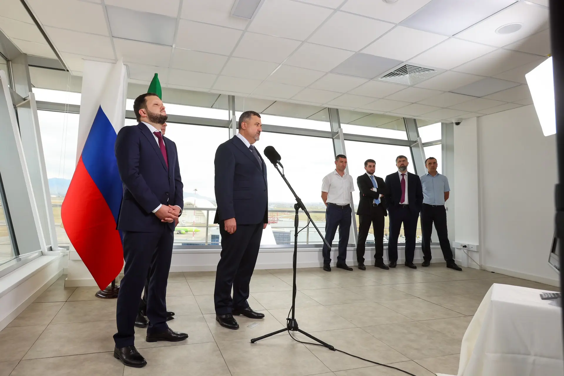 В аэропорту Махачкалы открыли новую взлетно-посадочную полосу и командно-диспетчерский пунк