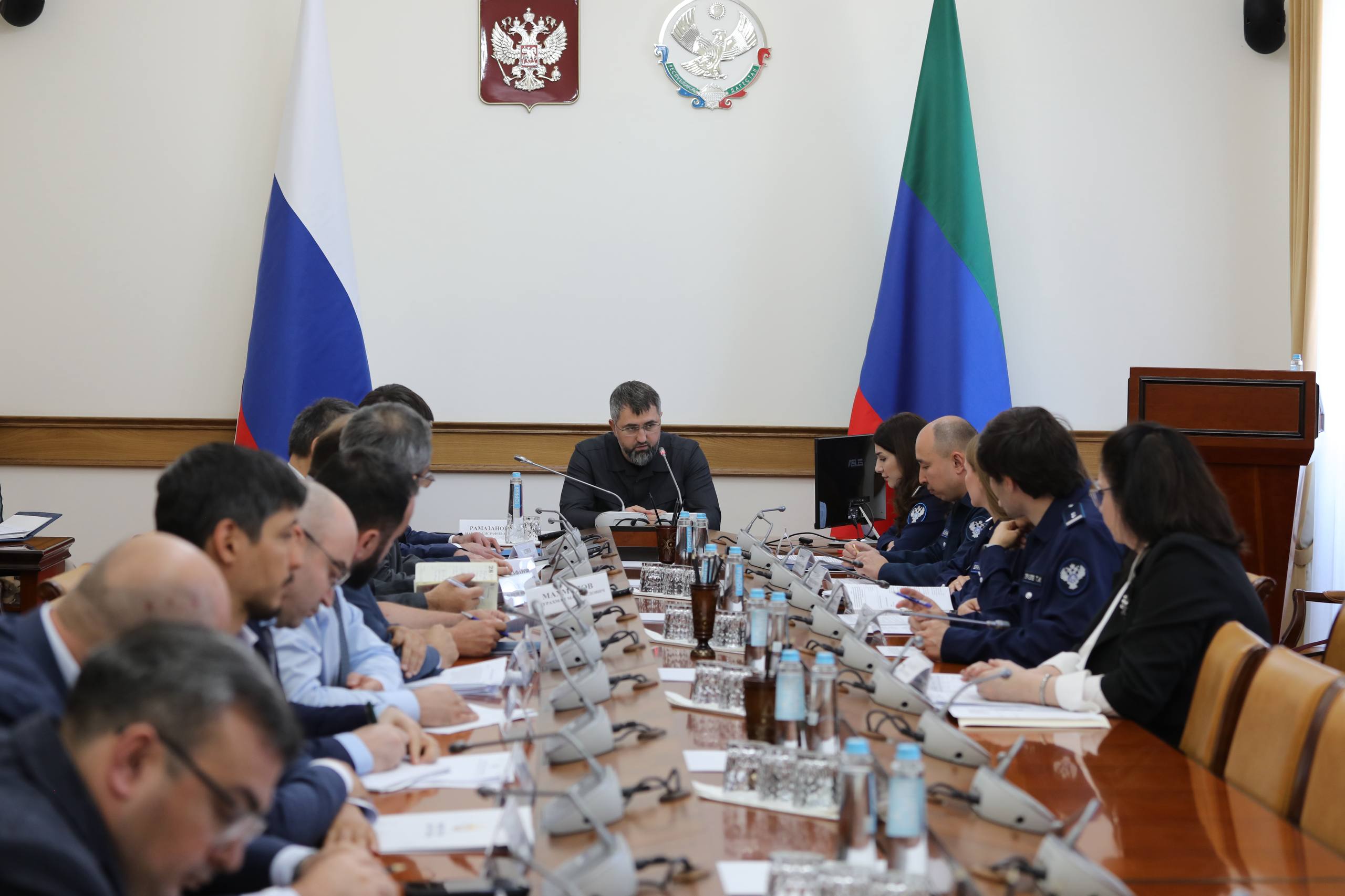 Глава кабмина РД обсудил с комиссией Федерального казначейства результаты выездной проверки органов власти