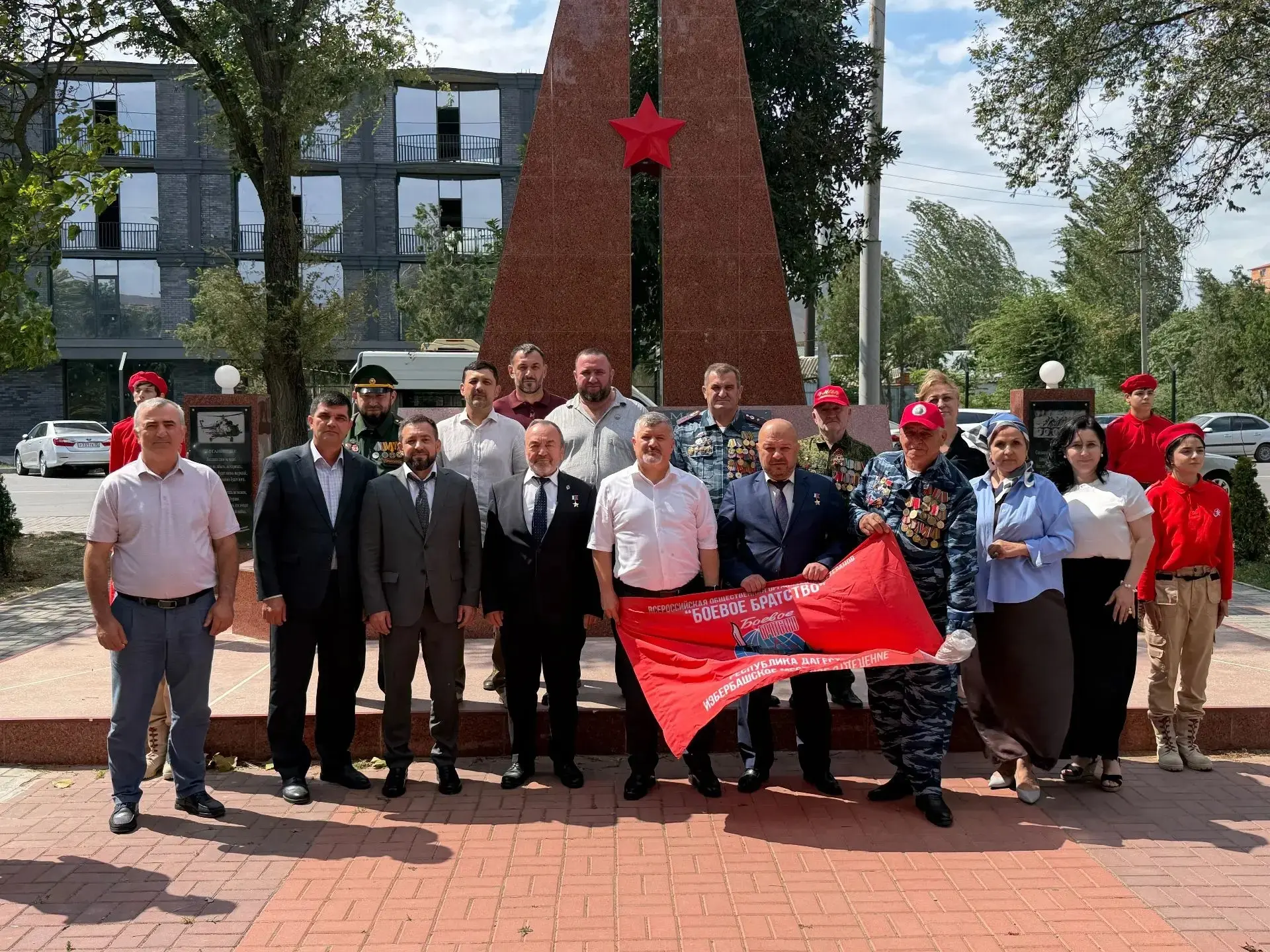 В Дагестане завершилась всероссийская патриотическая акция «Вахта Героев Отечества», с участием 18 Героев России