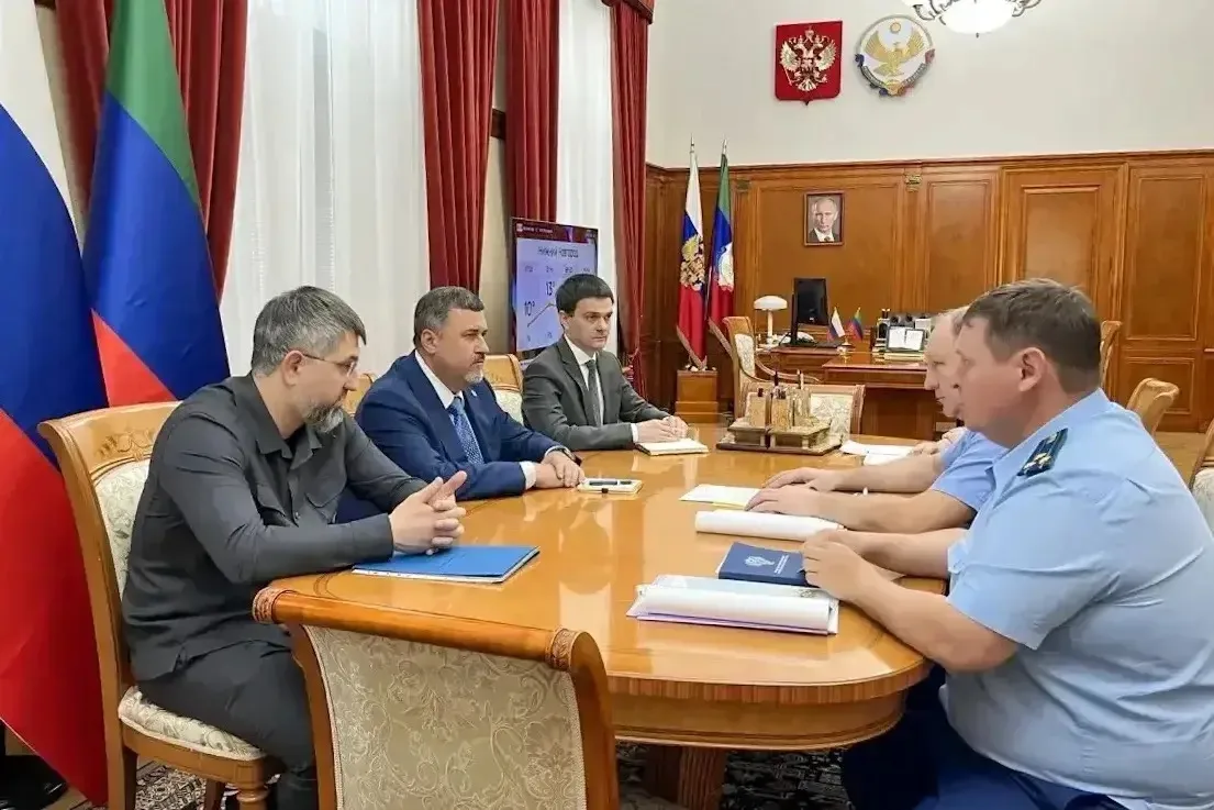 Врио Главы РД  провел встречу с Волжским межрегиональным природоохранным прокурором Александром Илюшиным