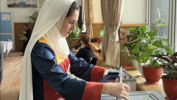 Коллектив этноцентра «Кайтаги» пришел на выборы в национальных костюмах