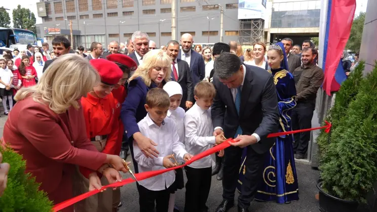 В Махачкале в день рождения Расула Гамзатова открыли обновленную модельную библиотеку
