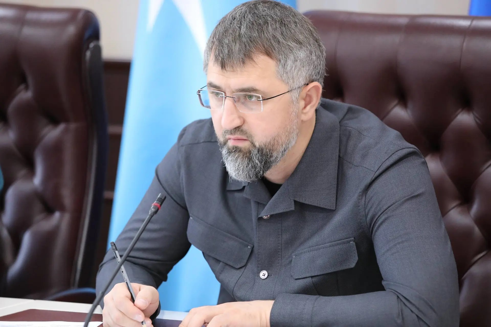 Глава кабмина РД поздравил жителей республики с Днем единства народов Дагестана