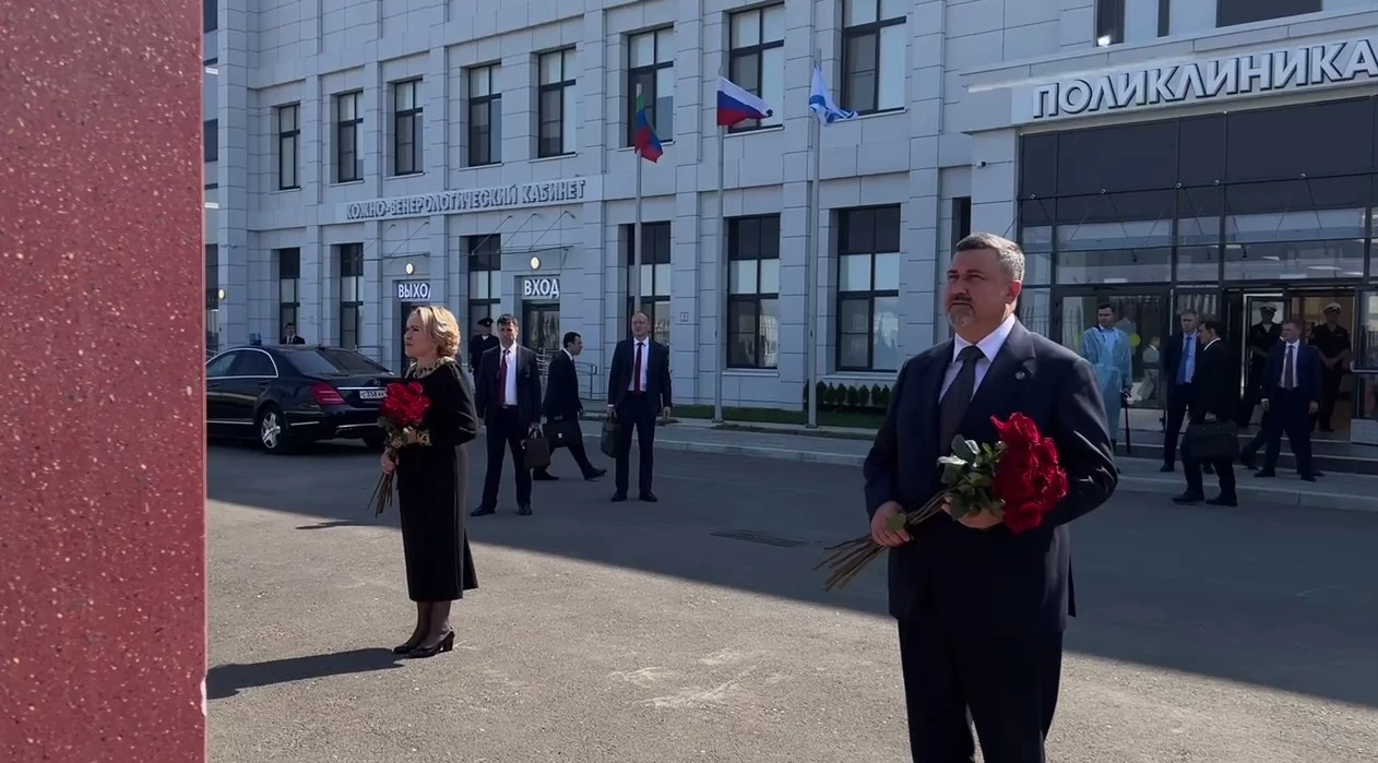 Федор Щукин и Валентина Матвиенко участвовали в церемонии возложения цветов