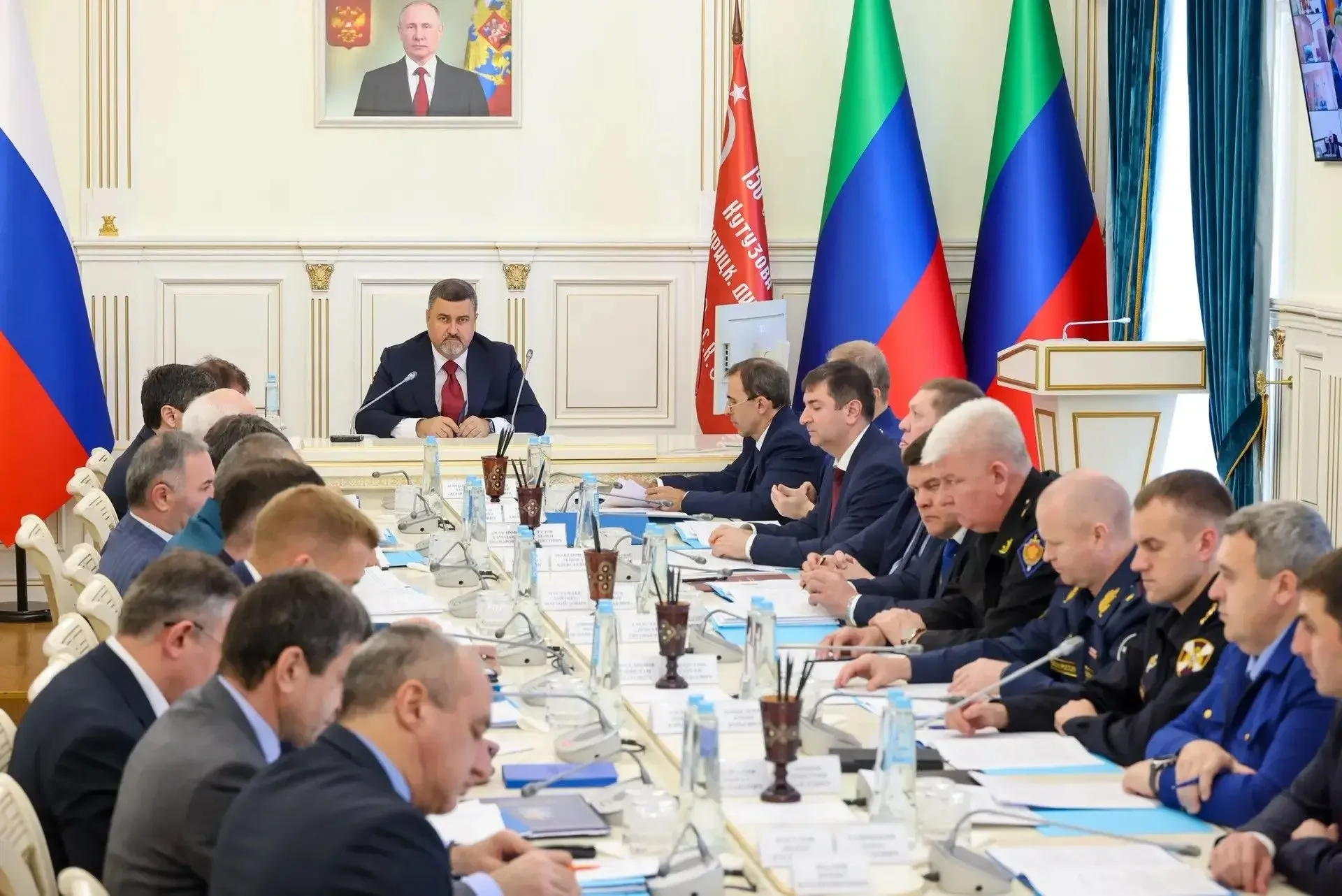 Глава РД провёл очередное заседание Антитеррористической комиссии