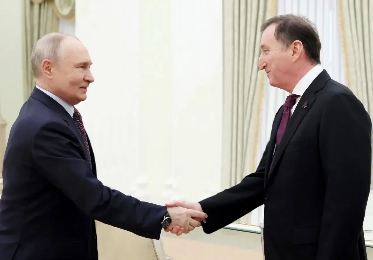 Спикер парламента РД поздравил Владимира Путина с Днем рождения