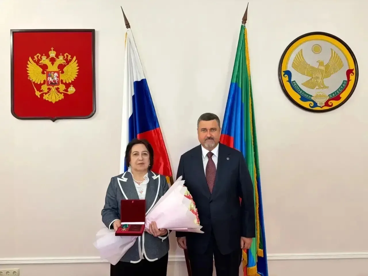 Фёдор Щукин наградил Уммупазиль Омарову орденом Почета РД III степени