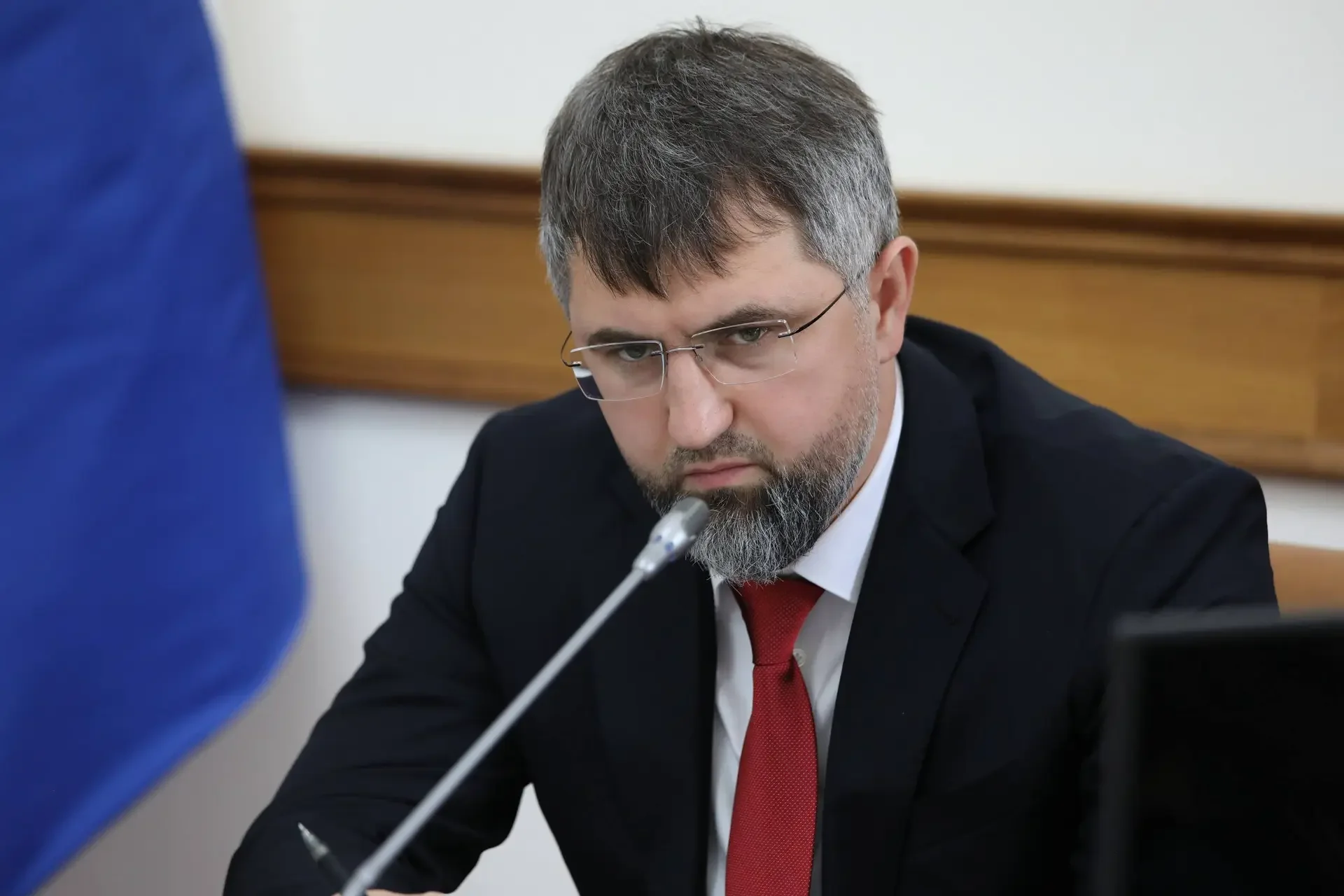 Магомед Рамазанов поручил создать в РД опорные школы по преподаванию родных языков