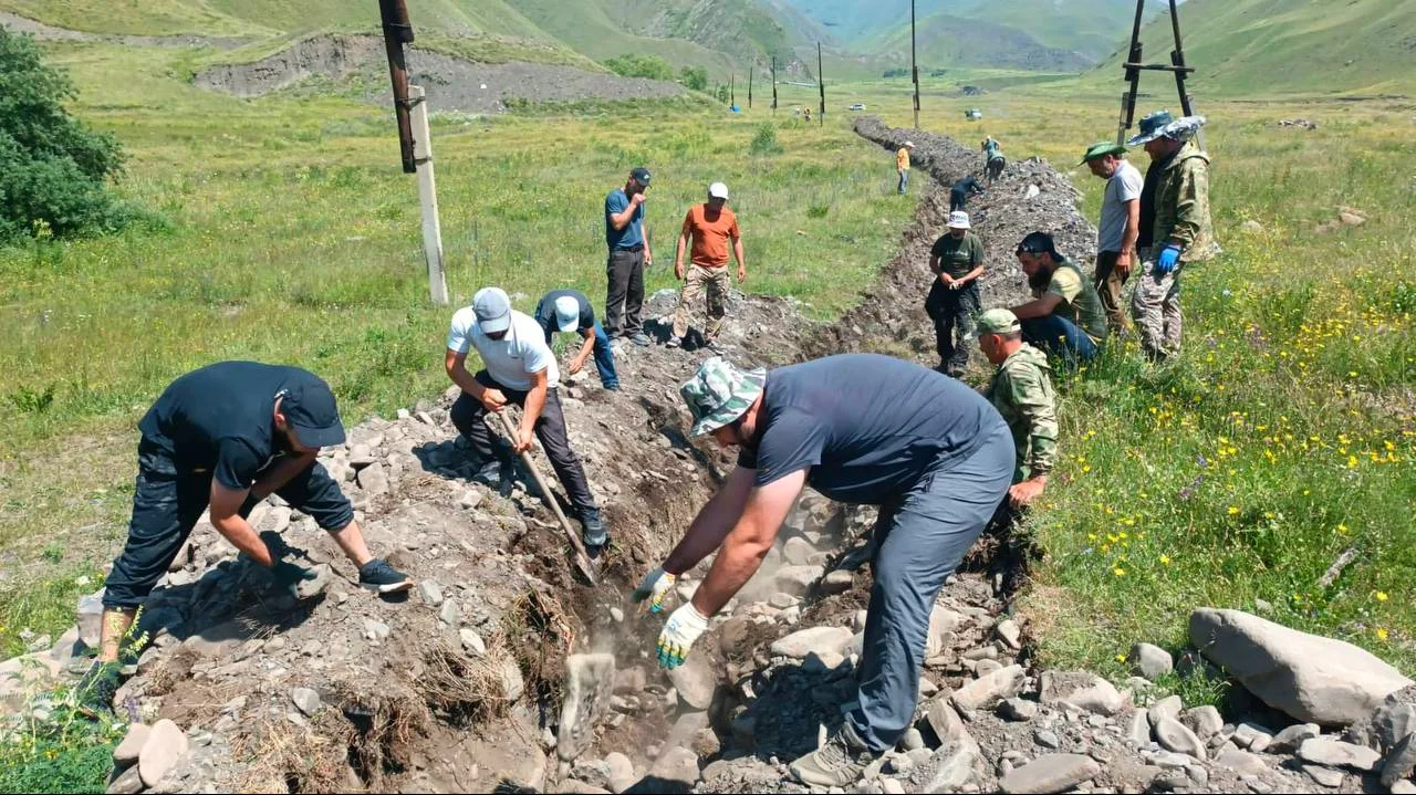 В селе Шиназ завершается прокладка нового водопровода