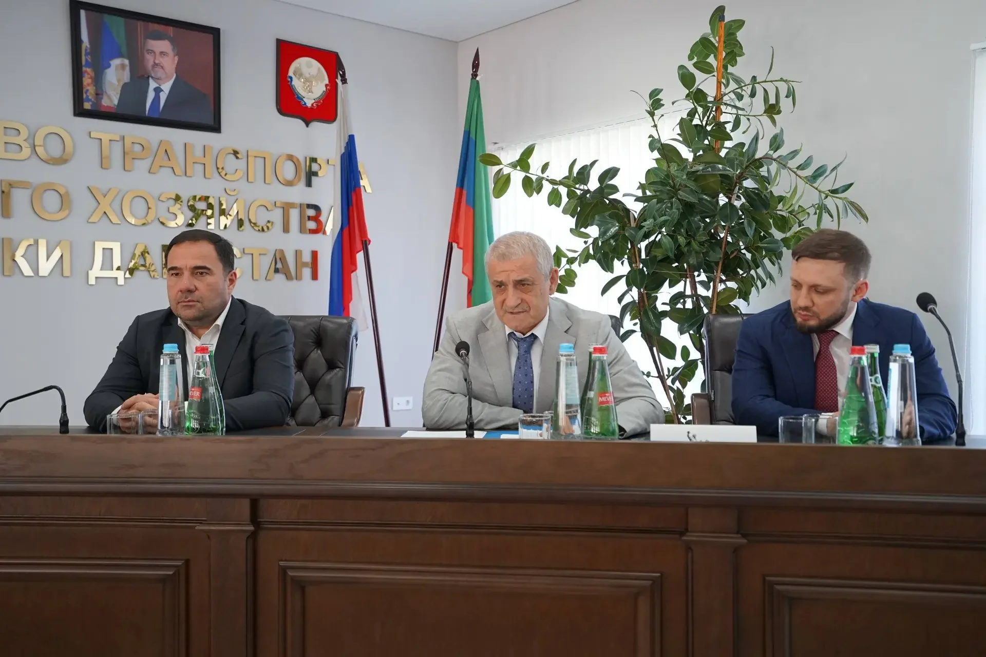 Коллективу Минтранса РД представили нового руководителя
