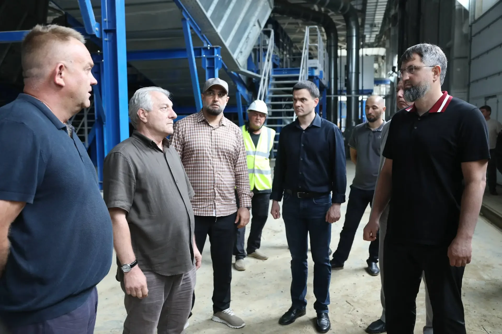 Магомед Рамазанов проверил ход строительства мусоросортировочного комплекса в РД
