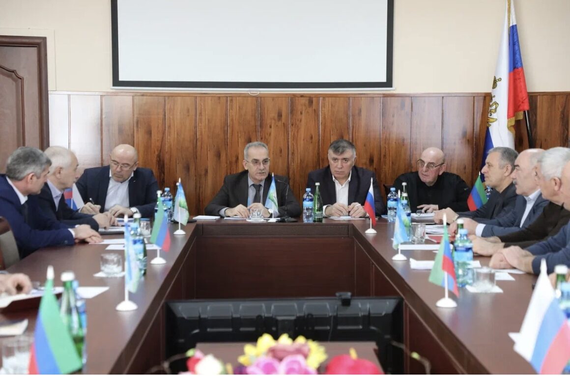 рогатый проверочное. проверочное слово к слову слова. проверочное слово дова. рогатый проверочное. 3 слова с безударной гласной в корне.