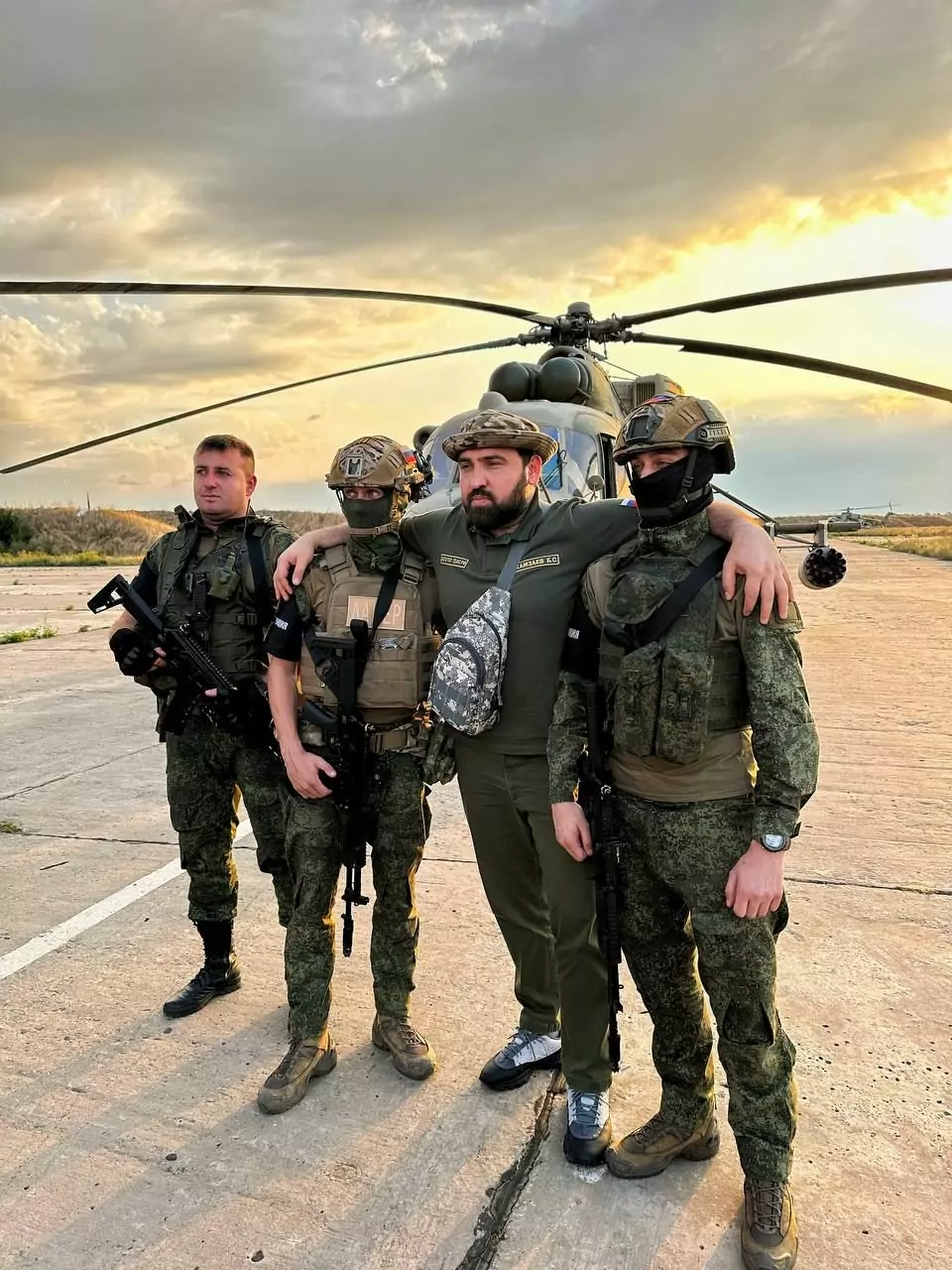Депутат Султан Хамзаев поздравил с Днём защитника Отечества 