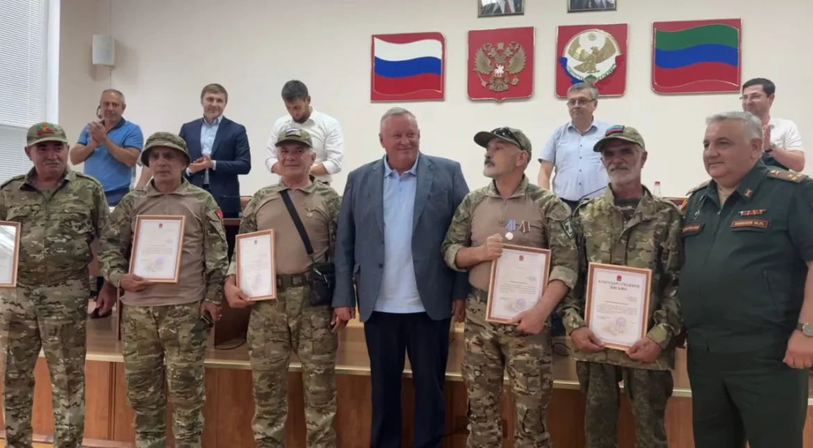 БОРИС ГОНЦОВ НАГРАДИЛ БОЙЦОВ ДОБРОВОЛЬЧЕСКОГО БАТАЛЬОНА «КАСПИЙ»