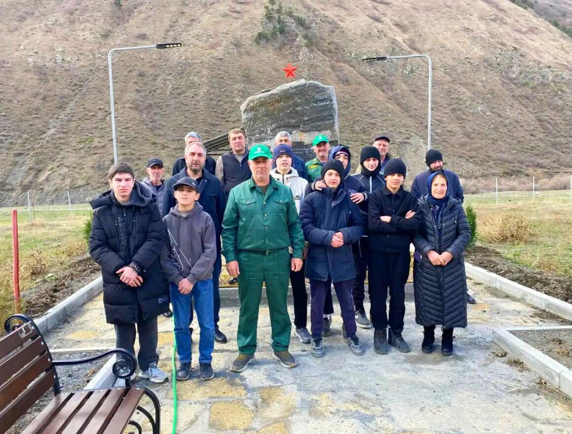 Цветущая память поколений: в Амсаре обновили «Сад Памяти»