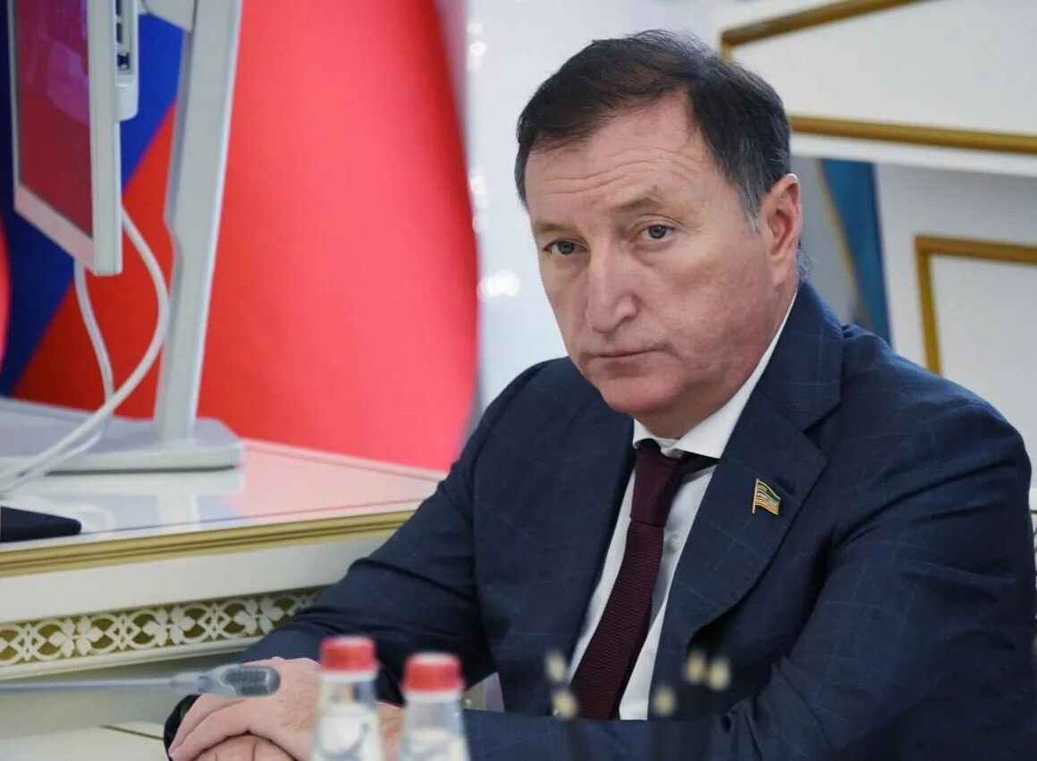 Заур Аскендеров поручил депутатам войти в состав оперштабов и создать в муниципалитетах общественные приемные