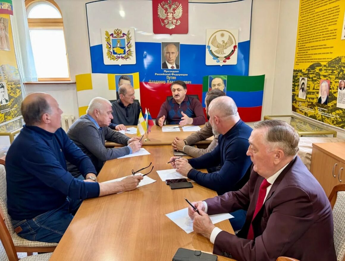 Депутат Госдумы Джамаладин Гасанов провел в Ставрополе заседание оперштаба по оказанию помощи дагестанцам