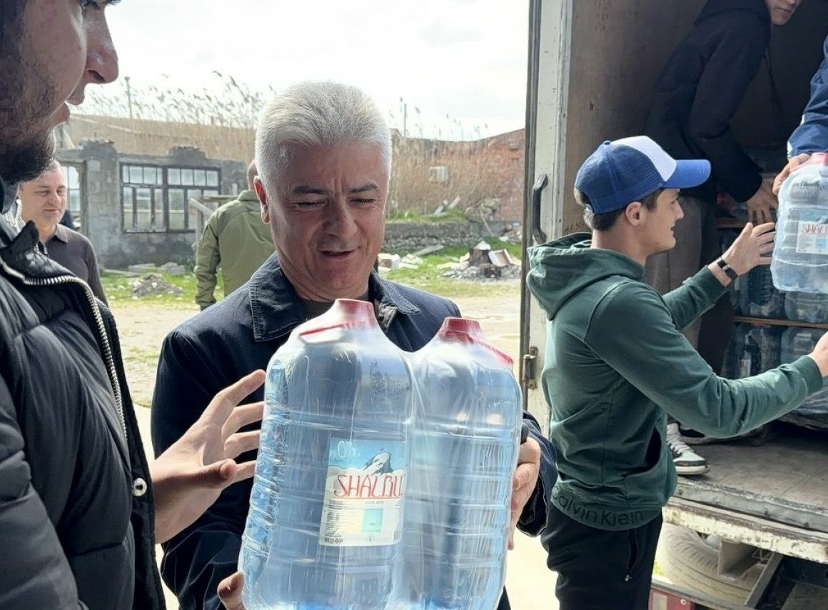 Мамед Абасов доставил гуманитарную помощь в пострадавшие от паводков сёла 