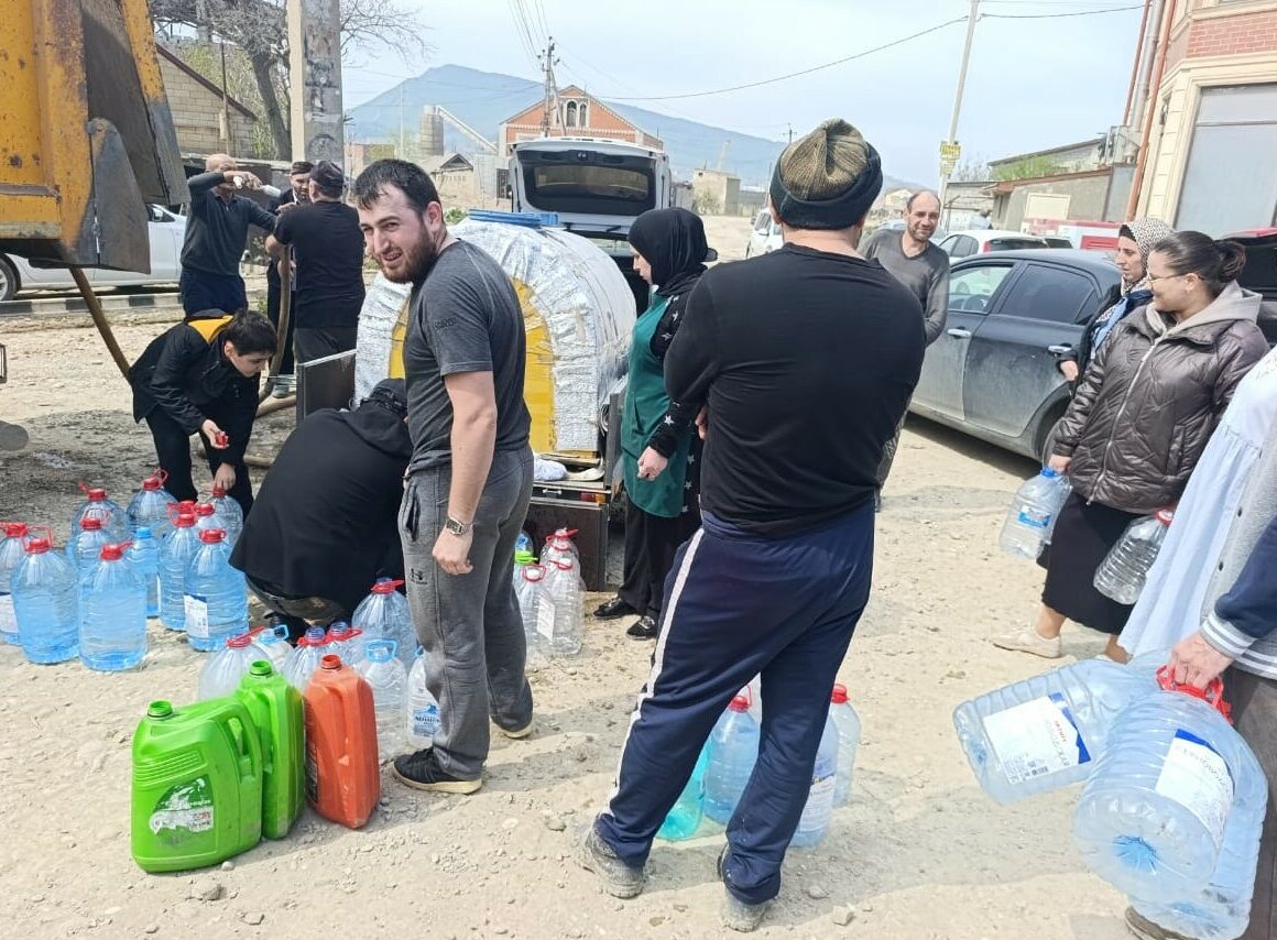 Джамаладин Гасанов доставил 50 тонн питьевой воды в пострадавшие районы Дагестана