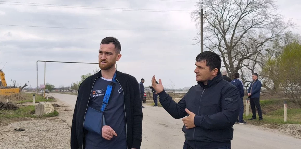 Темирлан Абуталимов совершил рабочую поездку в Хасавюртовский район, оказавшийся в зоне подтопления