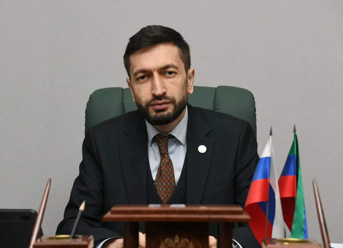 Глава Дагинформа поздравил православных христиан с праздником Пасхи