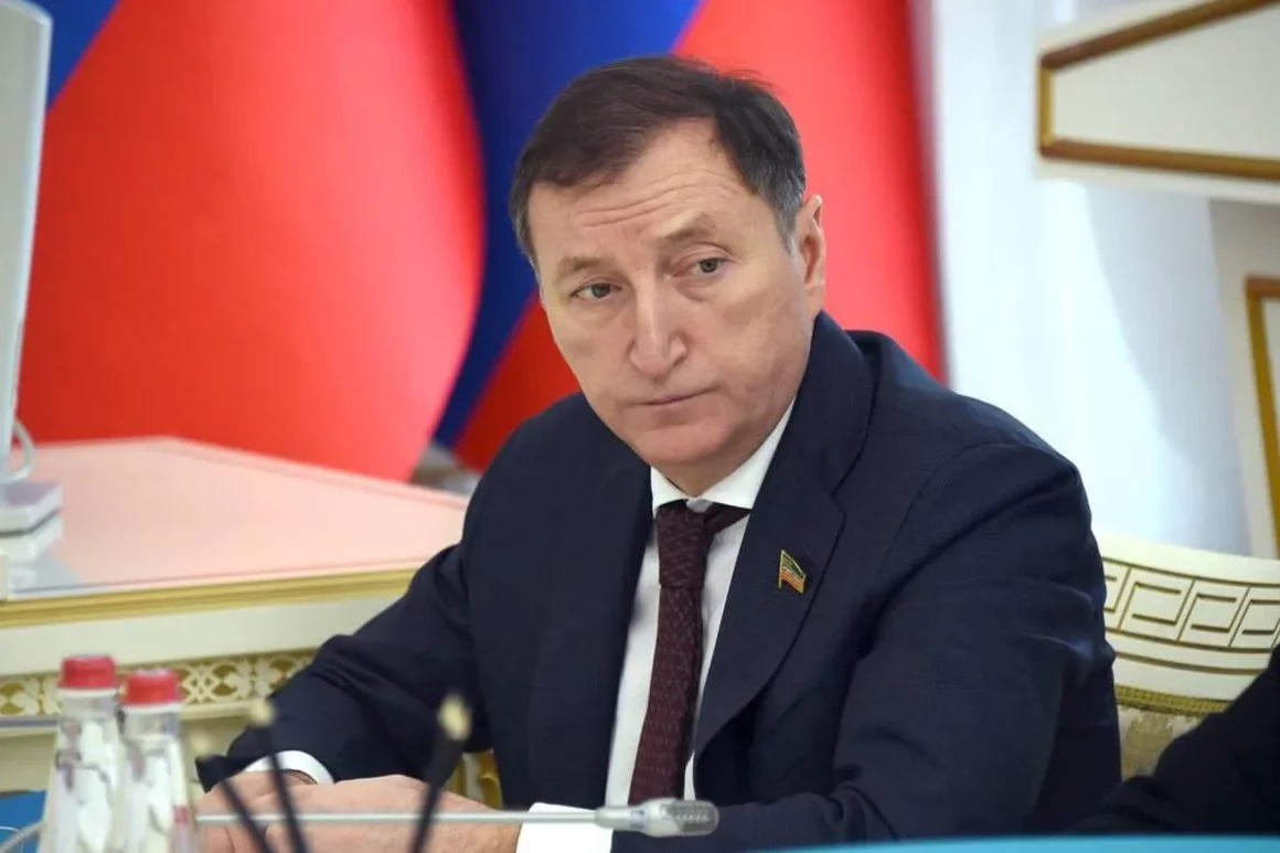 Спикер парламента РД поздравил депутатов и работников местного самоуправления Дагестана с профессиональным праздником