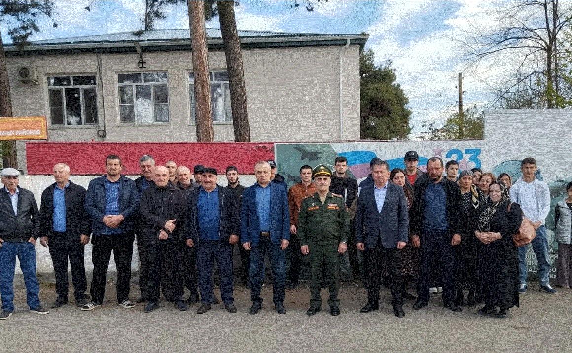 17 новобранцев из Сулейман-Стальского района приступили к исполнению своего воинского долга