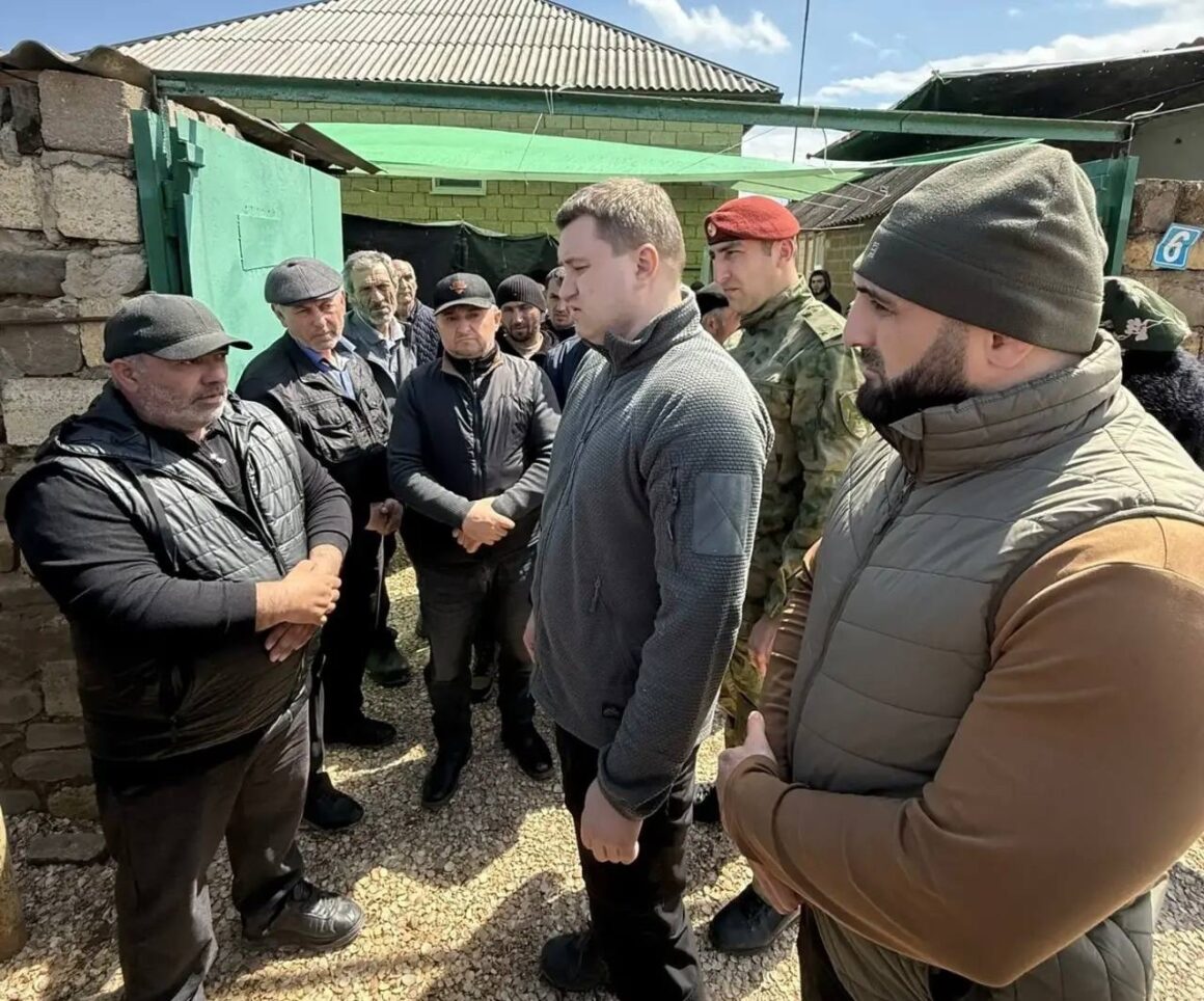 Участник «Доблести гор» и депутат Госдумы посетили пострадавший посёлок Мамедкала