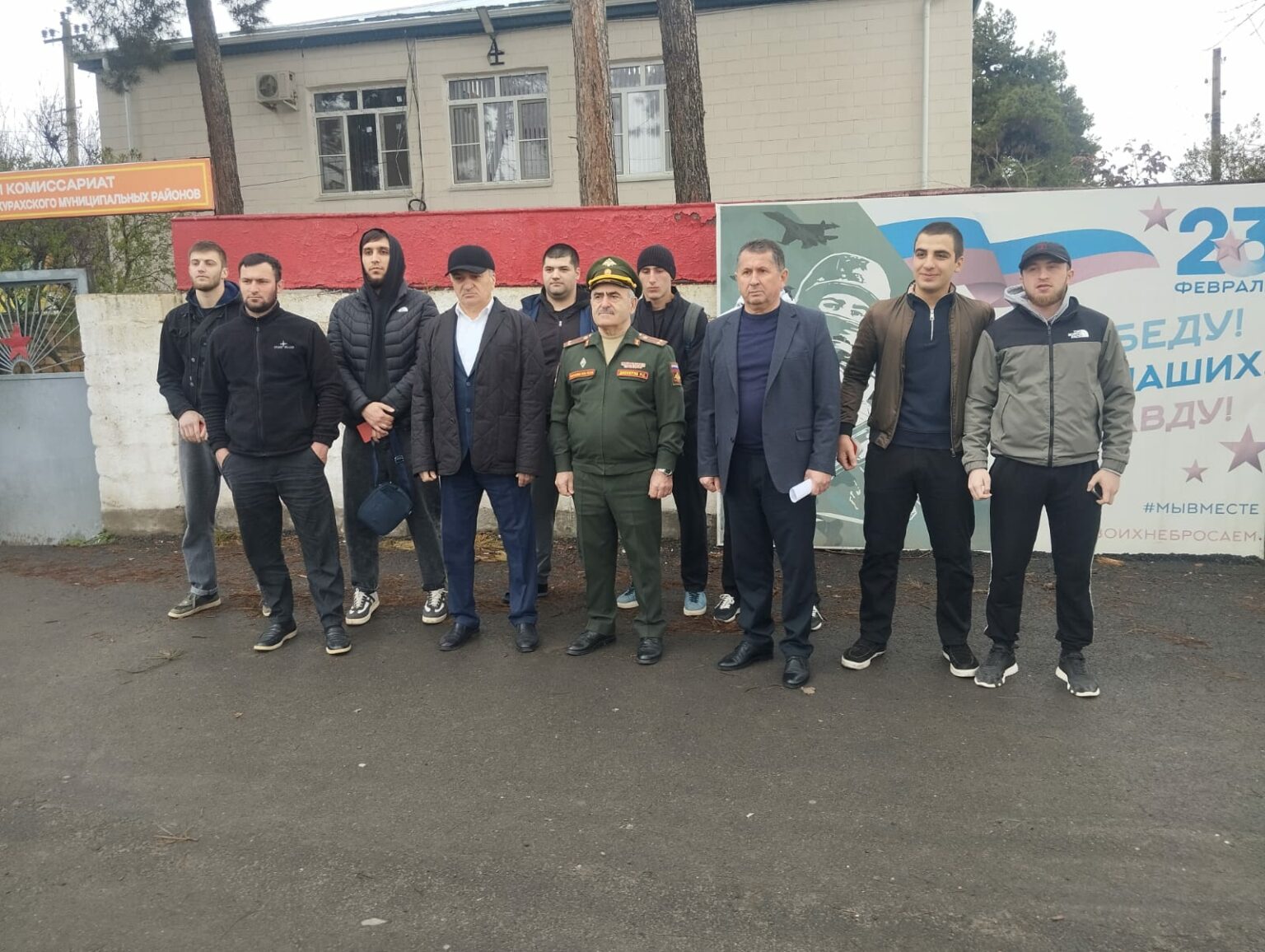Первые новобранцы весеннего призыва из Сулейман-Стальского района отправились на службу