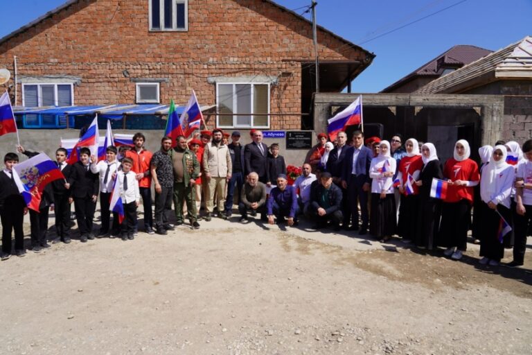 В Хасавюрте открыли улицу в честь погибшего участника СВО Арсена Абучева