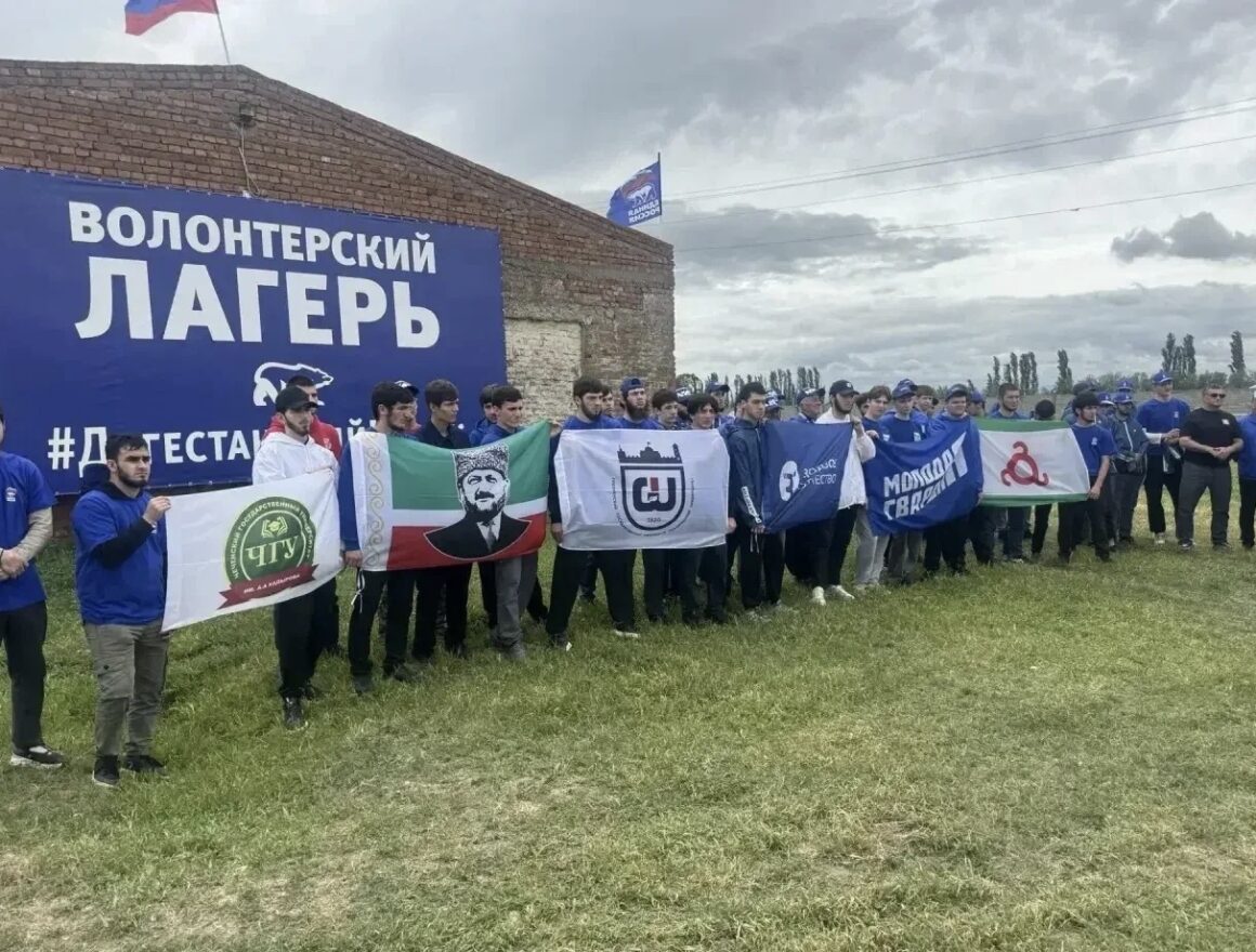 «Единая Россия» запустила волонтерский лагерь «Дагестанский рубеж» для помощи в восстановлении жилья после ЧС