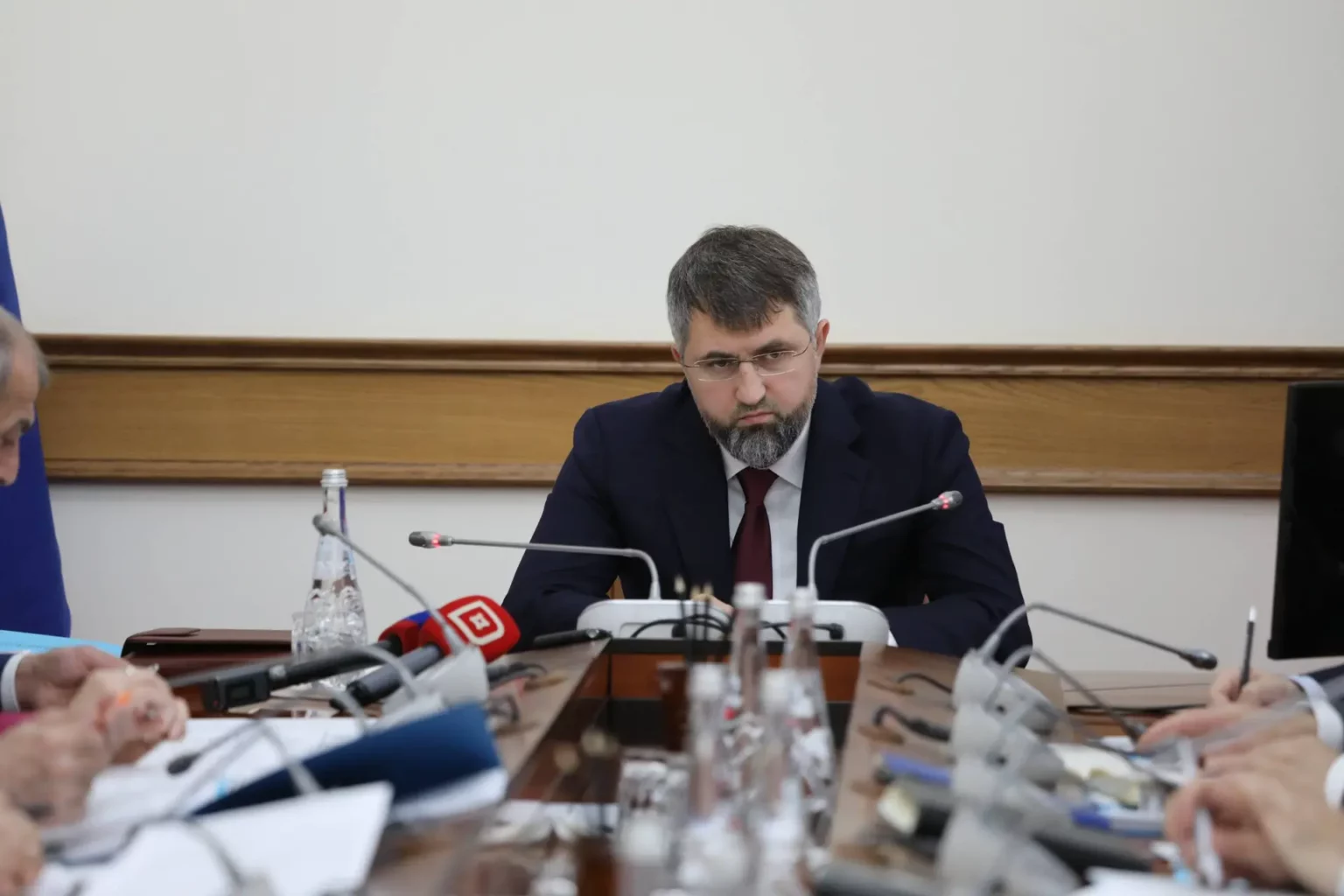 Глава кабмина РД поручил усилить контроль за качеством питания в детских лагерях