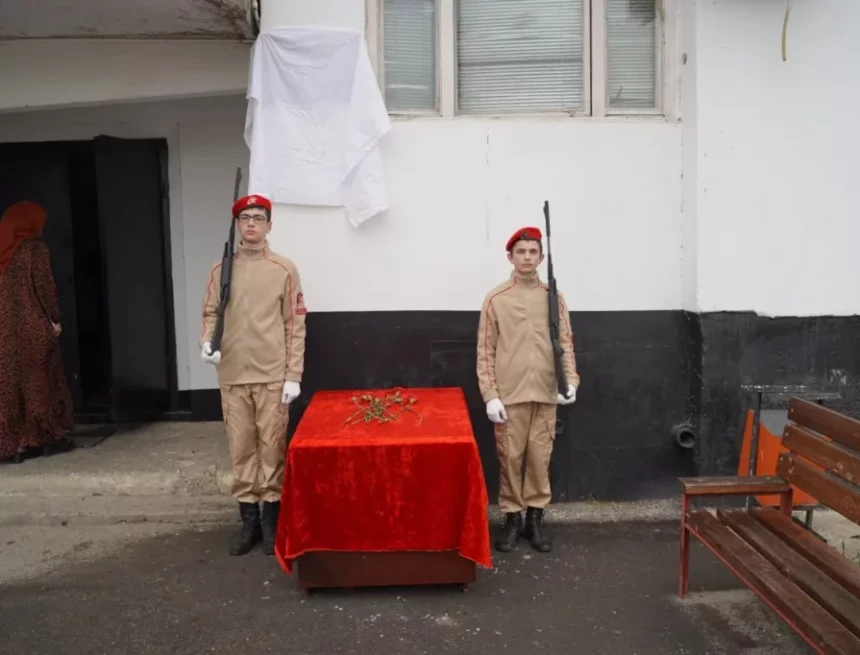 В Кизилюрте на фасадах домов установят мемориальные плиты в честь героев СВО