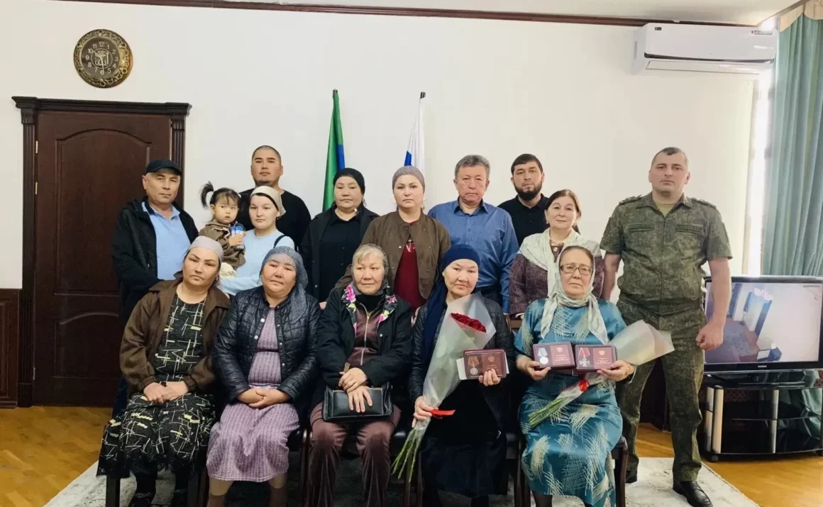 В Ногайском районе провели вручение госнаград семьям погибших участников СВО