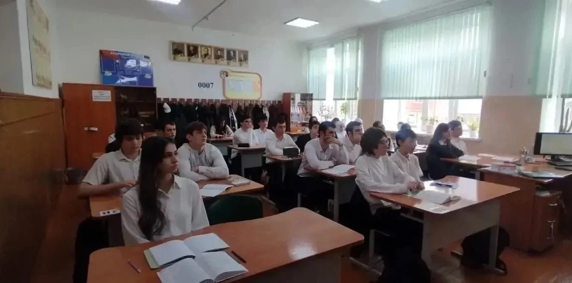 ДГПУ провели профориентационную встречу в школе №14 города Махачкалы