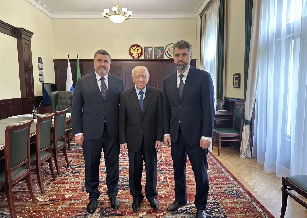 Фёдор Щукин провел встречу с первым президентом Дагестана Муху Алиевым