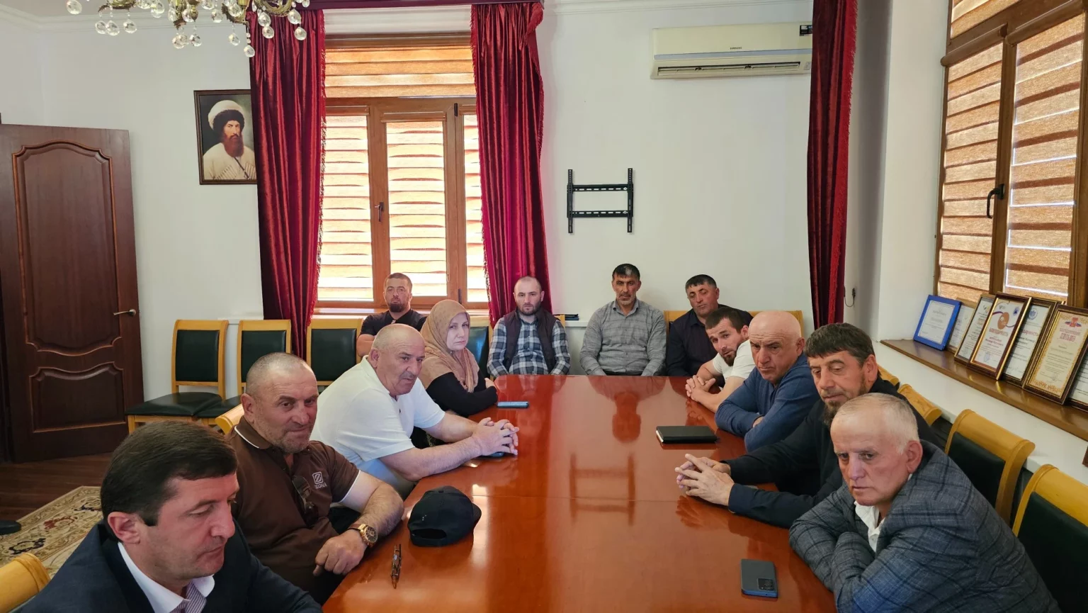 Ход работы по привлечению граждан на военную службу обсудили в Ахвахском районе