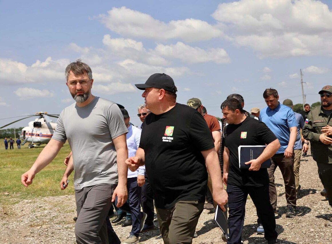 Глава кабмина РД осмотрел площадку под строительство новой школы в Адильотаре