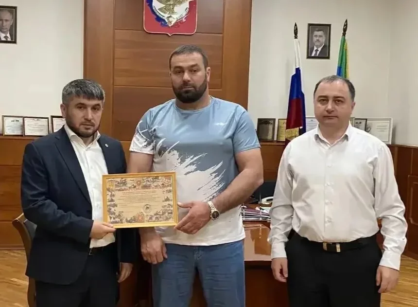 Глава Табасаранского района встретился с участником СВО из села Ничрас