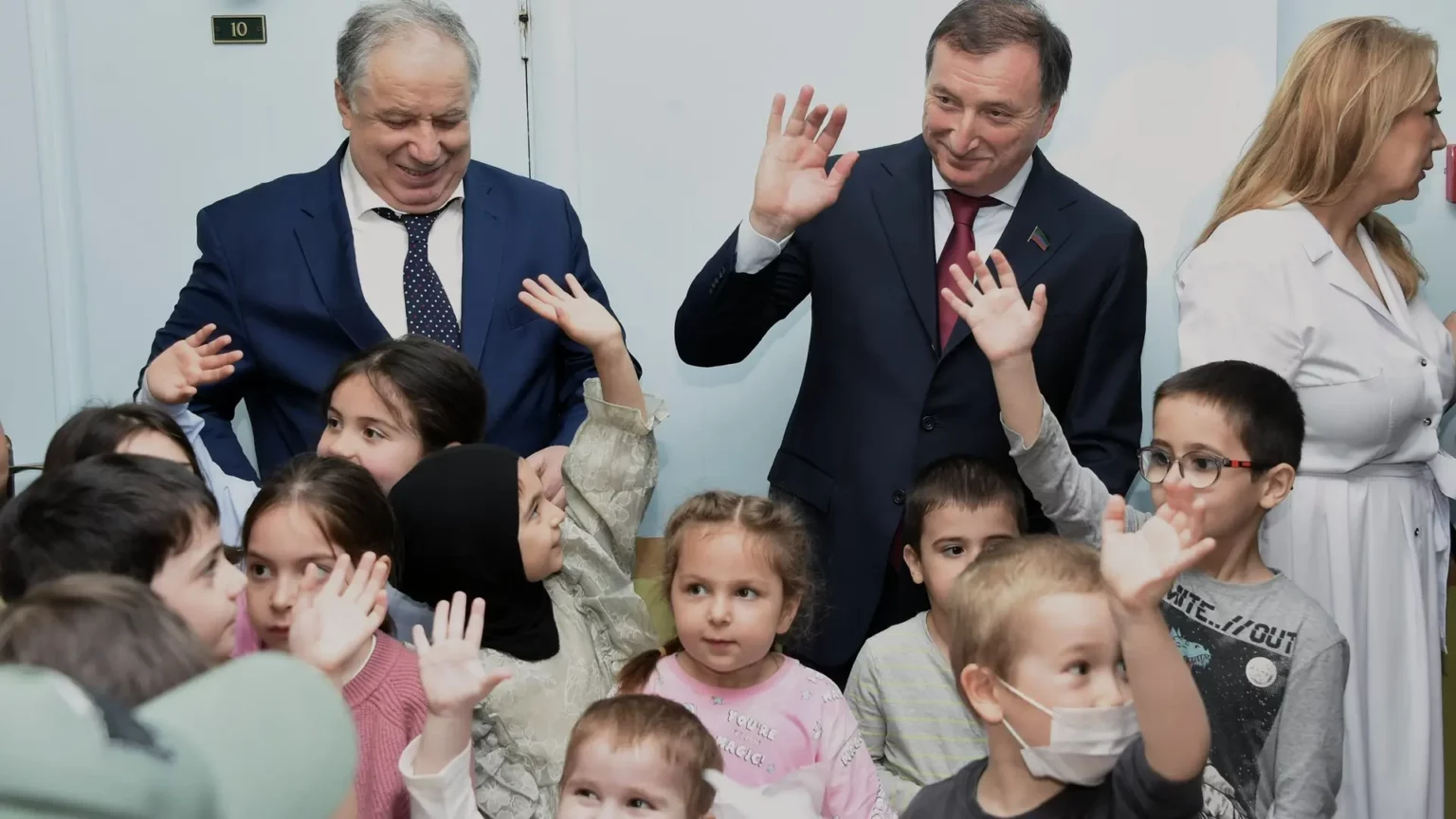 Заур Аскендеров в Международный день защиты детей посетил отделение онкогематологии и химиотерапии ДРКБ