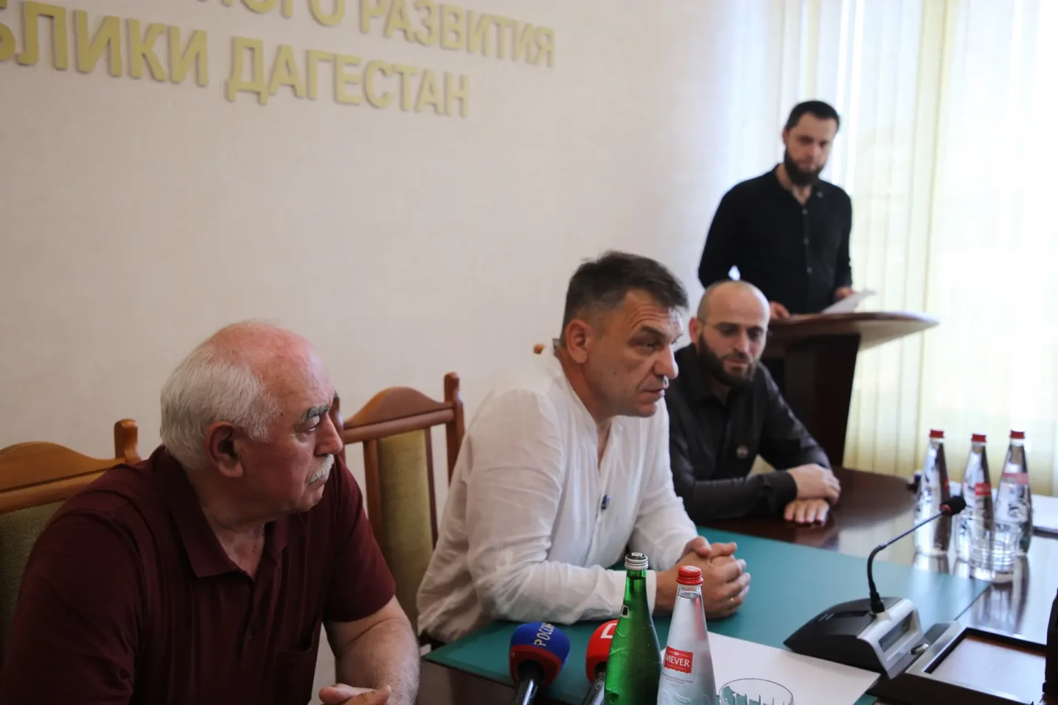 В Минэкономразвития РД состоялась встреча с Героем России Сухрабом Ахмедовым