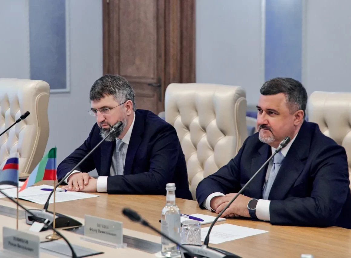 Федор Щукин и Магомед Рамазанов встретились с руководителем Федерального дорожного агентства Романом Новиковым