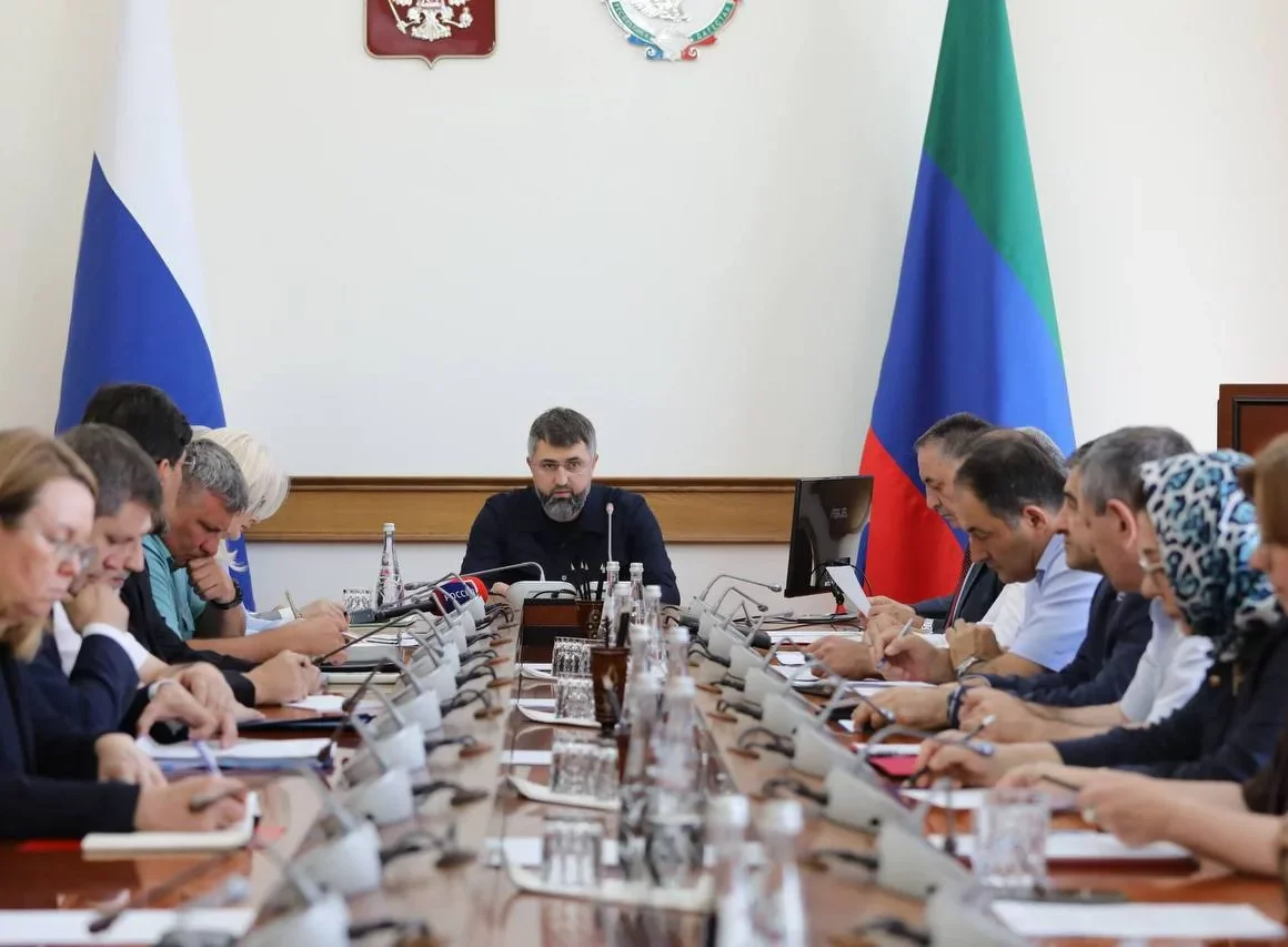 Глава кабмина РД провел заседание Комиссии по противодействию незаконному обороту промышленной продукции в регионе