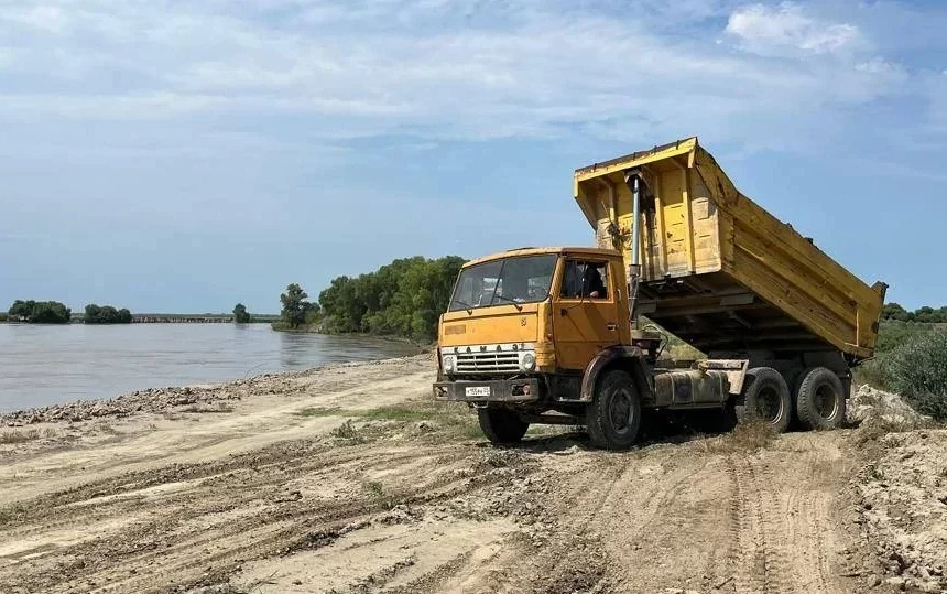 В Дагестане устраняют последствия размыва береговой защиты на реке Терек